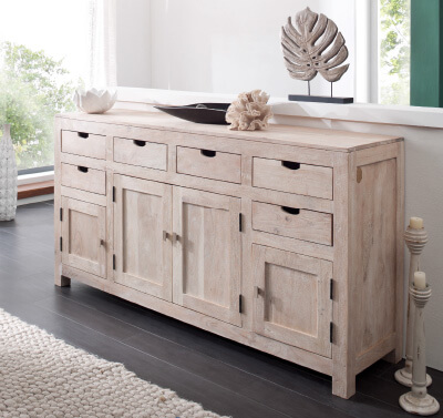 helles Sideboard aus Massivholz