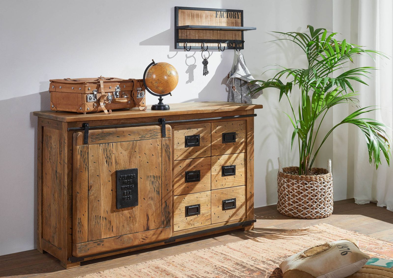 Materialmix Sideboard: Mango trifft auf Metall