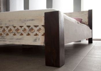Bett Mango / Akazie 200x200x75 weiß gewachst CASTLE-ANTIK #404