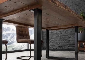 Baumtisch Akazie 140x90x77 natur lackiert / U-Beine anthrazit glänzend FREEFORM 5
