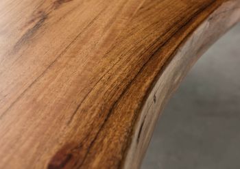 Baumtisch Akazie 160x90x77 Akazie natur lackiert / X-Beine anthrazit glänzend FREEFORM 5