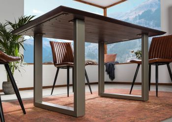 Esstisch Akazie 140x90 braun lackiert / U-Beine silber matt SWISS EDGE
