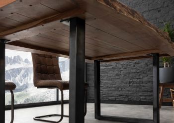 Baumtisch Akazie 160x90x77 natur lackiert / U-Beine anthrazit glänzend FREEFORM 5