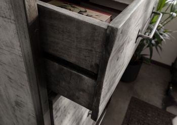Kommode Mango 81x46x122 grau lackiert HEAVY INDUSTRY #117