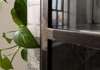 Vitrine Mango  90x40x180 grau lackiert HEAVY INDUSTRY #141