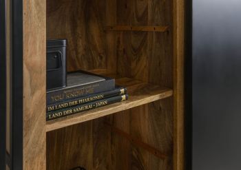 Wohnzimmerschrank Mango 105x45x195 natur klar lackiert / Metall schwarz BLACKBURN #104