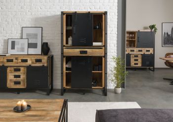 Wohnzimmerschrank Mango 105x45x195 natur klar lackiert / Metall schwarz BLACKBURN #105