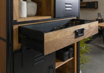 Wohnzimmerschrank Mango 105x45x195 natur klar lackiert / Metall schwarz BLACKBURN #105