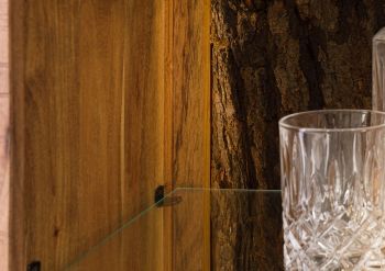 Highboard Akazie 100x40x150 natur lackiert BARK #106