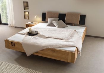 Bett inkl. Nachttisch links und Kopfteilkissen taupe  Wildeiche 200x200x86 natur geölt/lackiert KITZBÜHEL #267