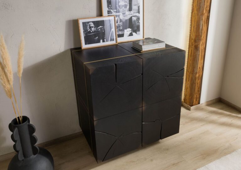 Eleganter Barschrank mit einzigartiger Aufteilung mit Fronten aus Hirnholz-Furnier.